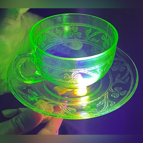 Rare Vintage 1930’s Hazel Atlas Uranium Glass Tea Cup and Saucer Shamrock Motif - Picture 1 of 10